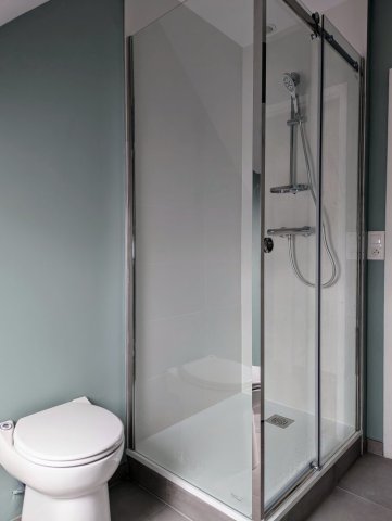 Rénovation d'un espace douche & installation d'un sanibroyeur à Nantes